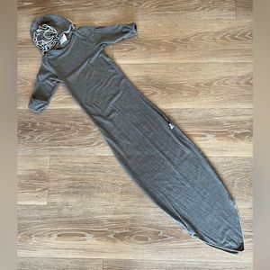 Mod sleeper gown and hat